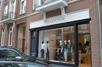 Sandro een luxe mode zaak op de P.C. Hoofdstraat te Amsterdam.